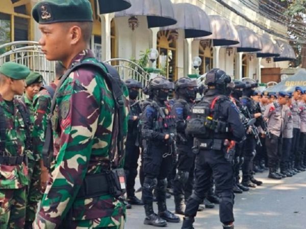 TNI-Polri Siagakan 200 Personel di Jalan Tambak
