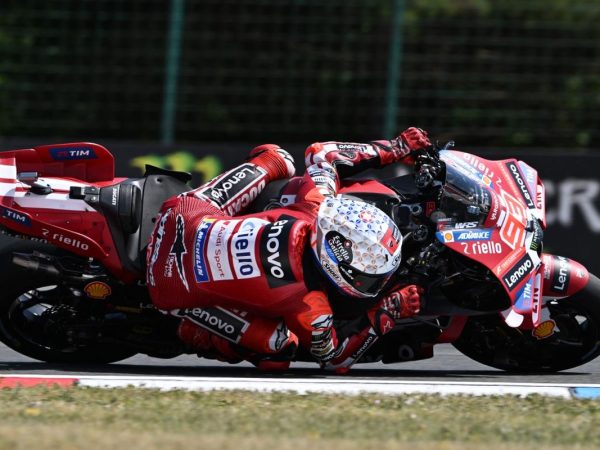 Sprint MotoGP Australia 2026, Marc Marquez Menang Tipis 0,323 Detik atas Alex Marquez