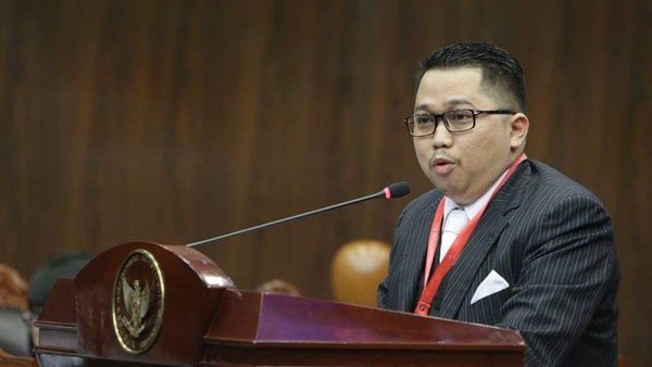 Sebut Sidang Ilegal di Televisi, Rullyandi Diusir dari Sidang MK